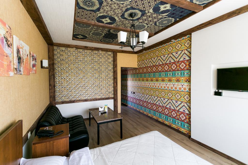Delphin Guest House Bishkek Exterior photo